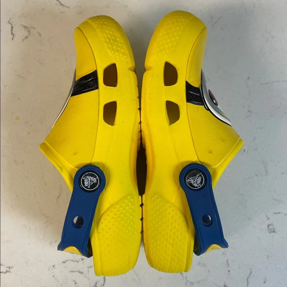 Crocs Fun Lab Minions Yellow Kids Clog Sandals with Blue Strap Size 11 - Picture 8 of 17
